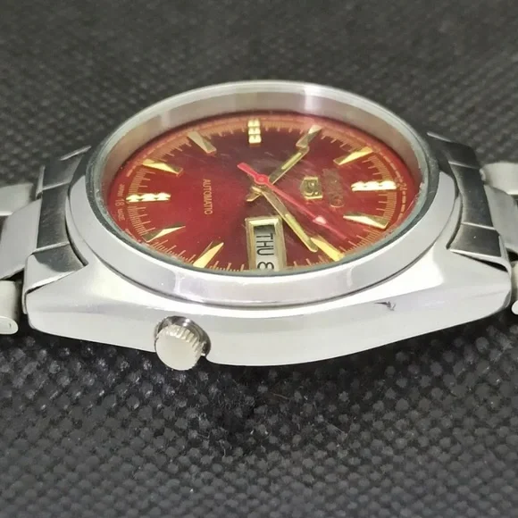 Vintage Automatic 1970s Seiko Mens Watch Red and Gold Face! - Picture 5 of 9